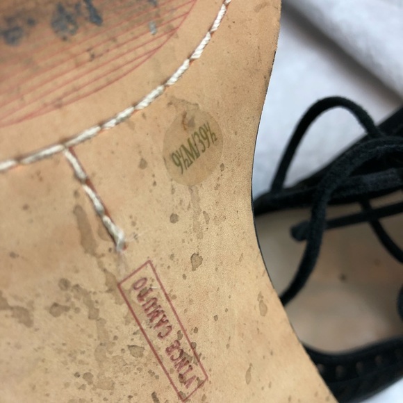 VINCE CAMUTO Tarita Cutout Perforated Lace Up Heeled Sandals Black Peep Toe 9.5 - Picture 8 of 8